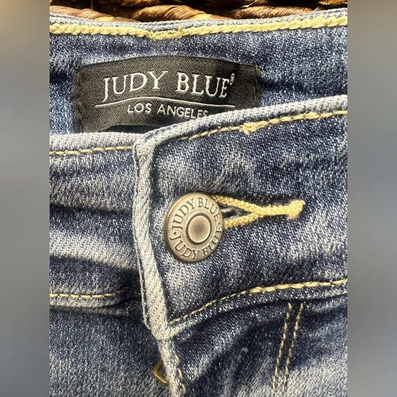 Judy Blue Light Wash Relaxed Womens Jeans- 18W - Picture 2 of 7